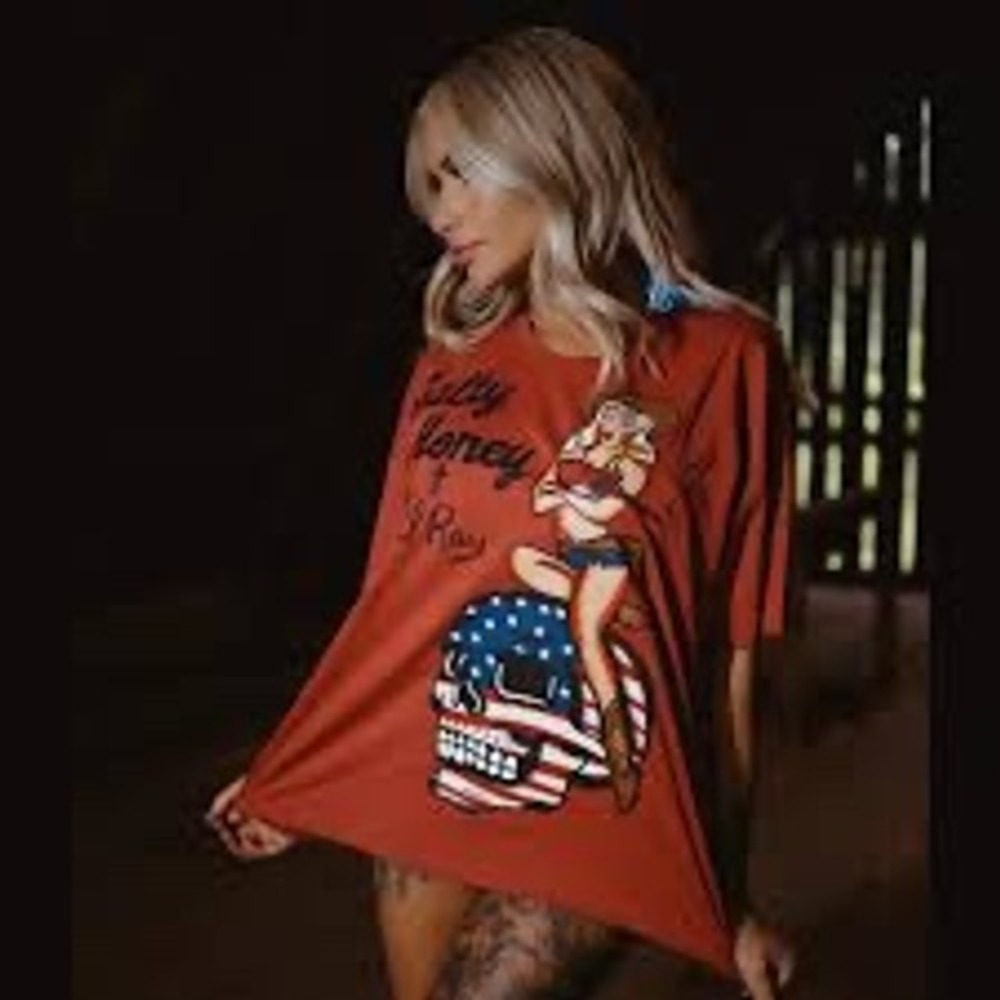 Salty Honey x El Ray Red Pinup Cowgirl 250 American Flag Skull Graphic Tee Large